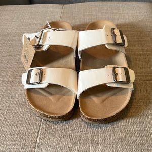 Women’s sandals size 7